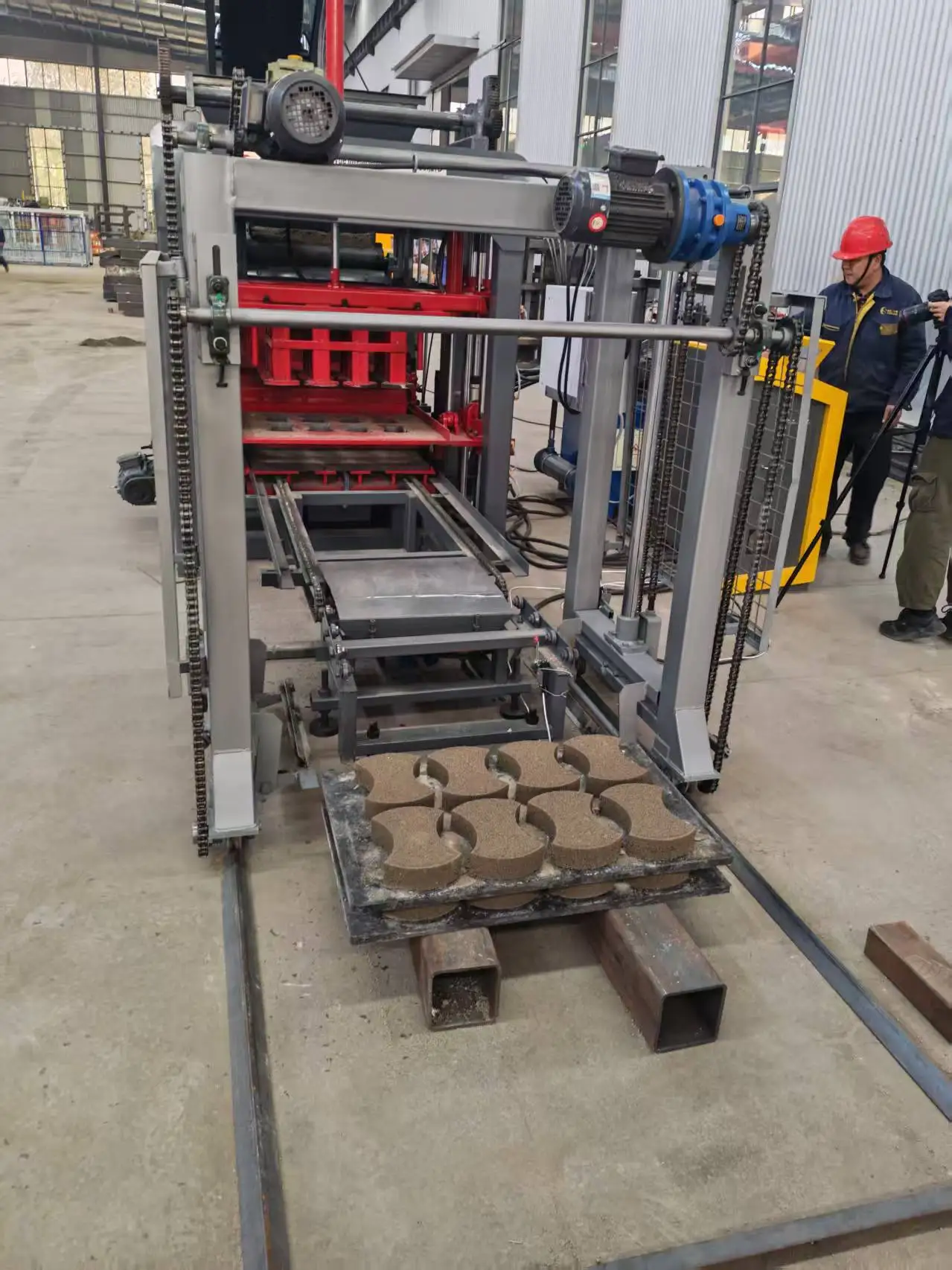 QT4-18 Hydraulic Concrete Block Making Machine | Ready to Ship - Image 2