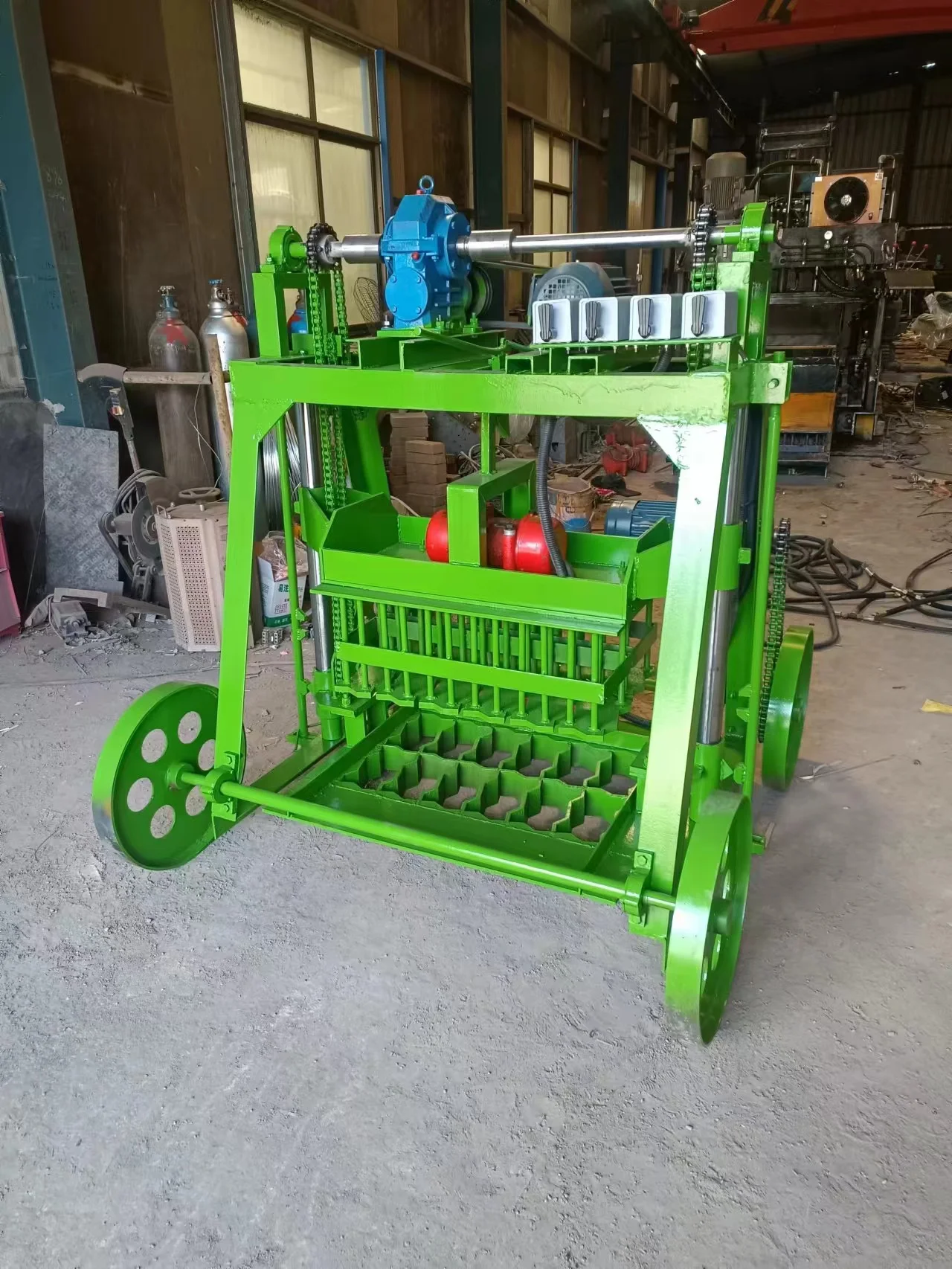 Mobile Block Making Machine for Cement Hollow Solid Block – In Stock - Image 4