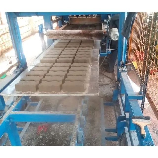 QT4-15 Concrete Block Machine – In Stock for Hollow Paving Bricks - Image 6