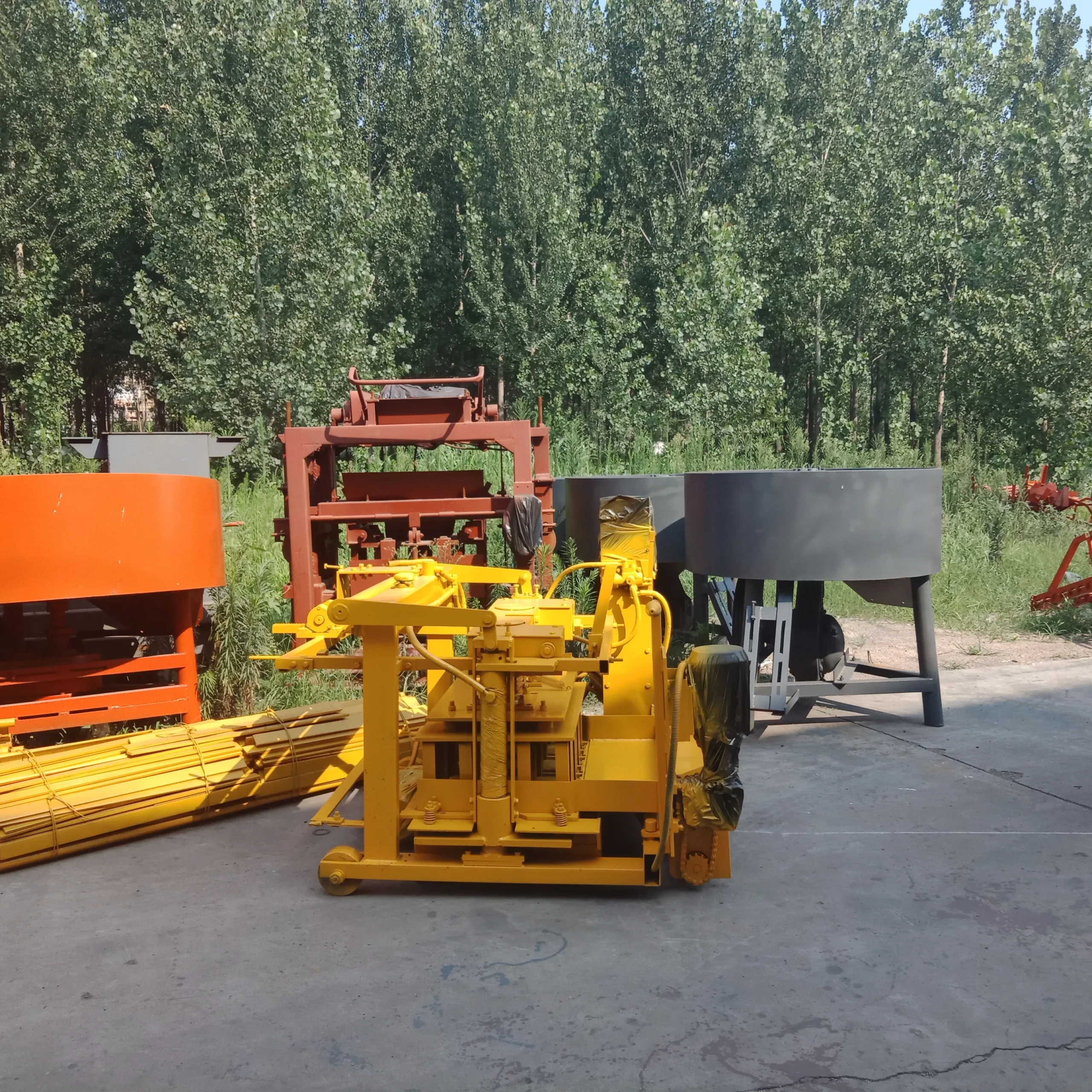 In Stock Semi Automatic Concrete Block Moulding Machine for Hollow Block - Image 4