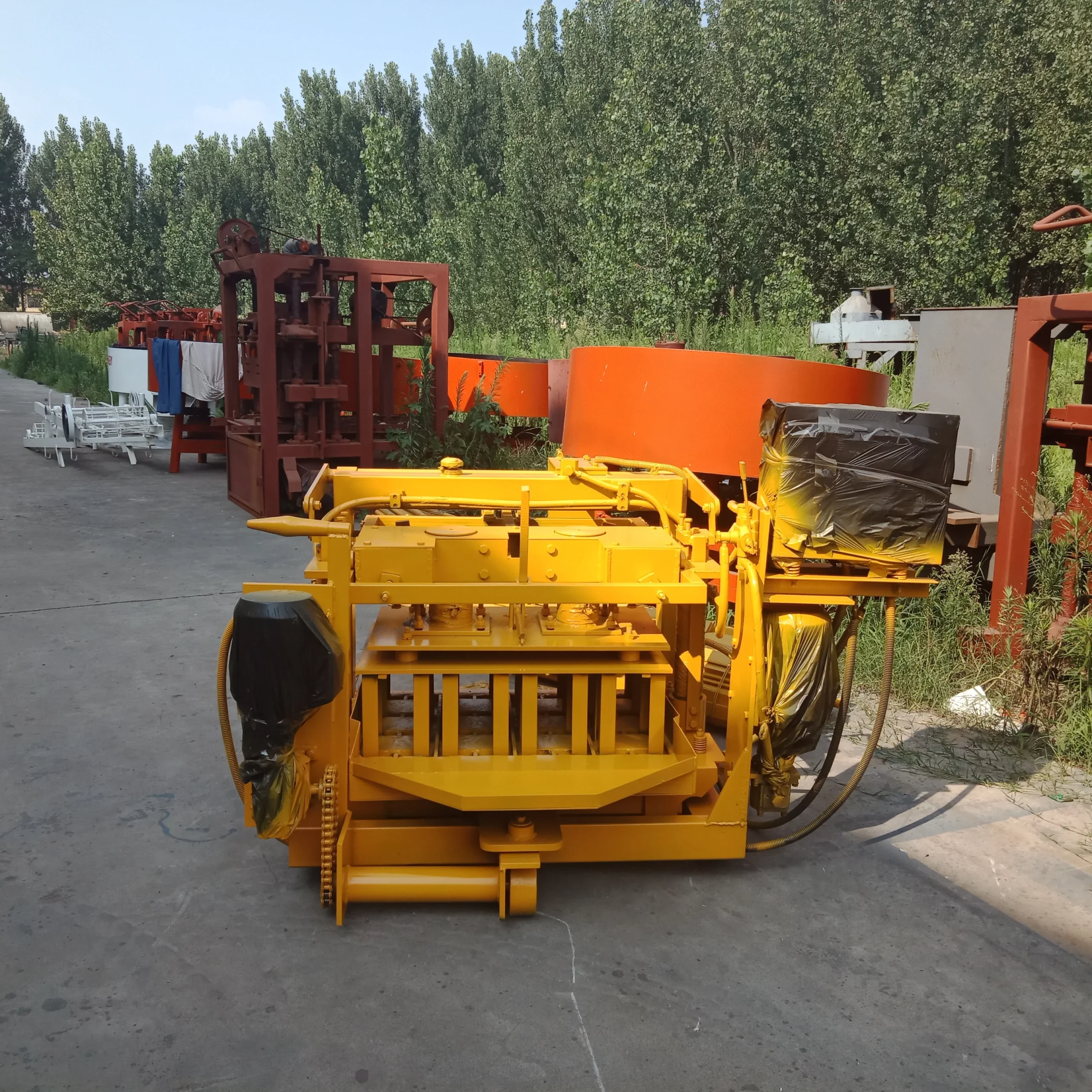 In Stock Semi Automatic Concrete Block Moulding Machine for Hollow Block - Image 3
