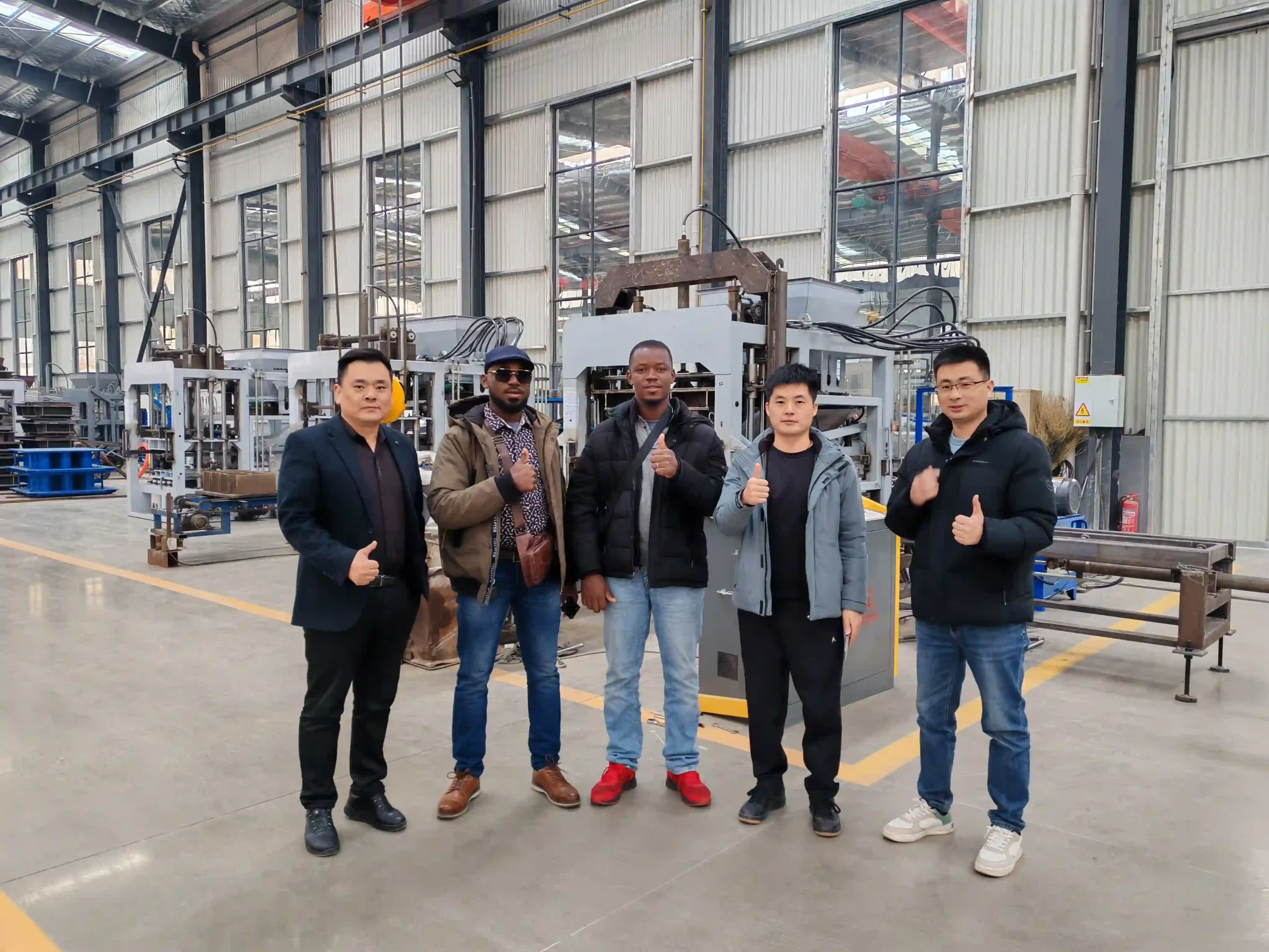 Shiyue team with international customers