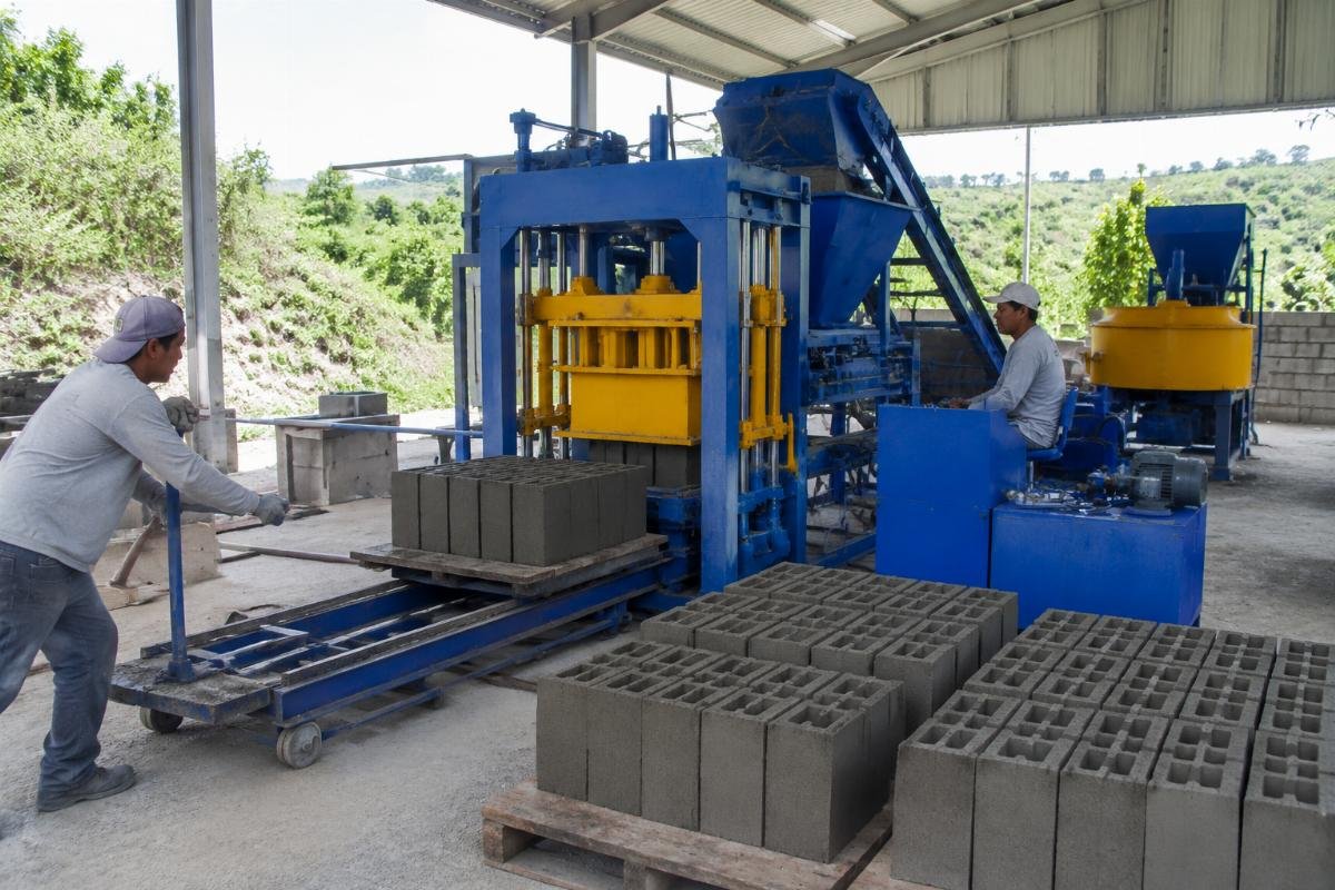 QT6-15 semi-automatic block machine Latin America startup QT6-15 semi-automatic block machine with manual pallet system at Latin American startup facility